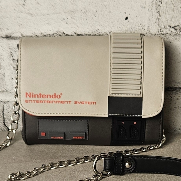 Nintendo NES Console Crossbody Bag Retro Gamer Chain Strap Purse - Picture 3 of 12